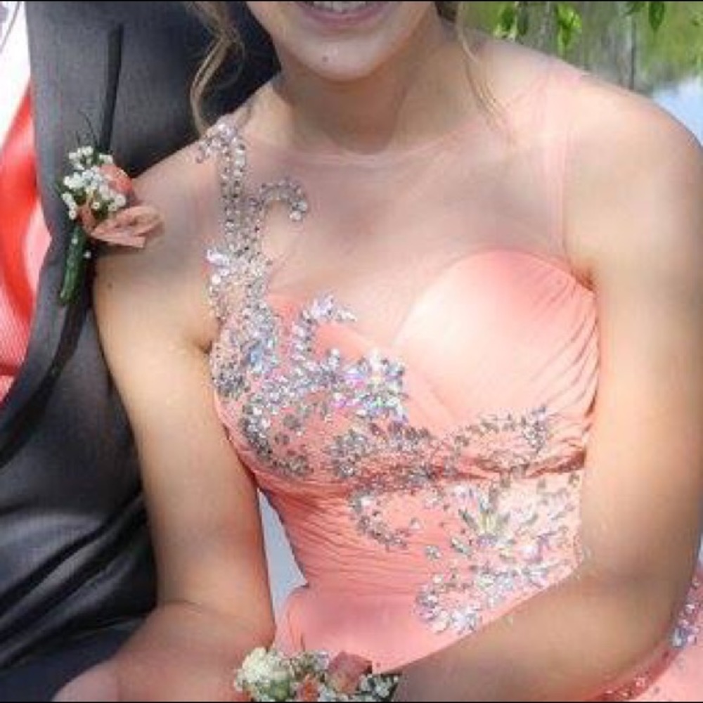 Prom dress - Picture 3 of 6